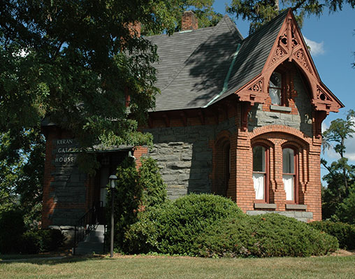 Photo of building on campus. Link to Gifts of Cash, Checks, and Credit Cards cash.jpg