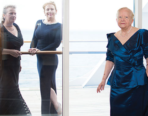 Photo of Dorothy Kondash Willis ’68 (right) and daughters Kathy Willis (left) and Frances Antonelli Willis-lg.jpg